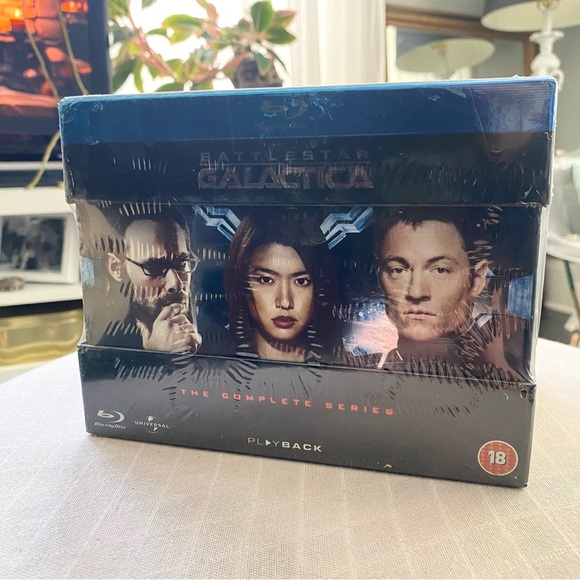 Battlestar Galactica Complete Series Blu-ray Disc DVD Set - Picture 2 of 6